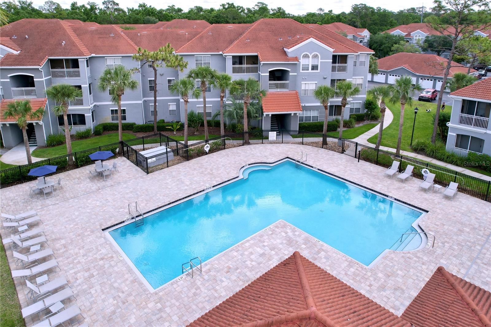 Listing photo id 13 for 18001 Richmond Place Drive 330