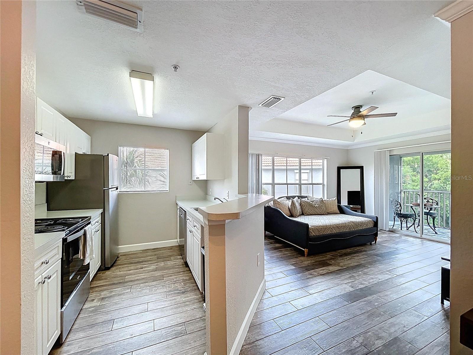 Listing photo id 0 for 18001 Richmond Place Drive 330