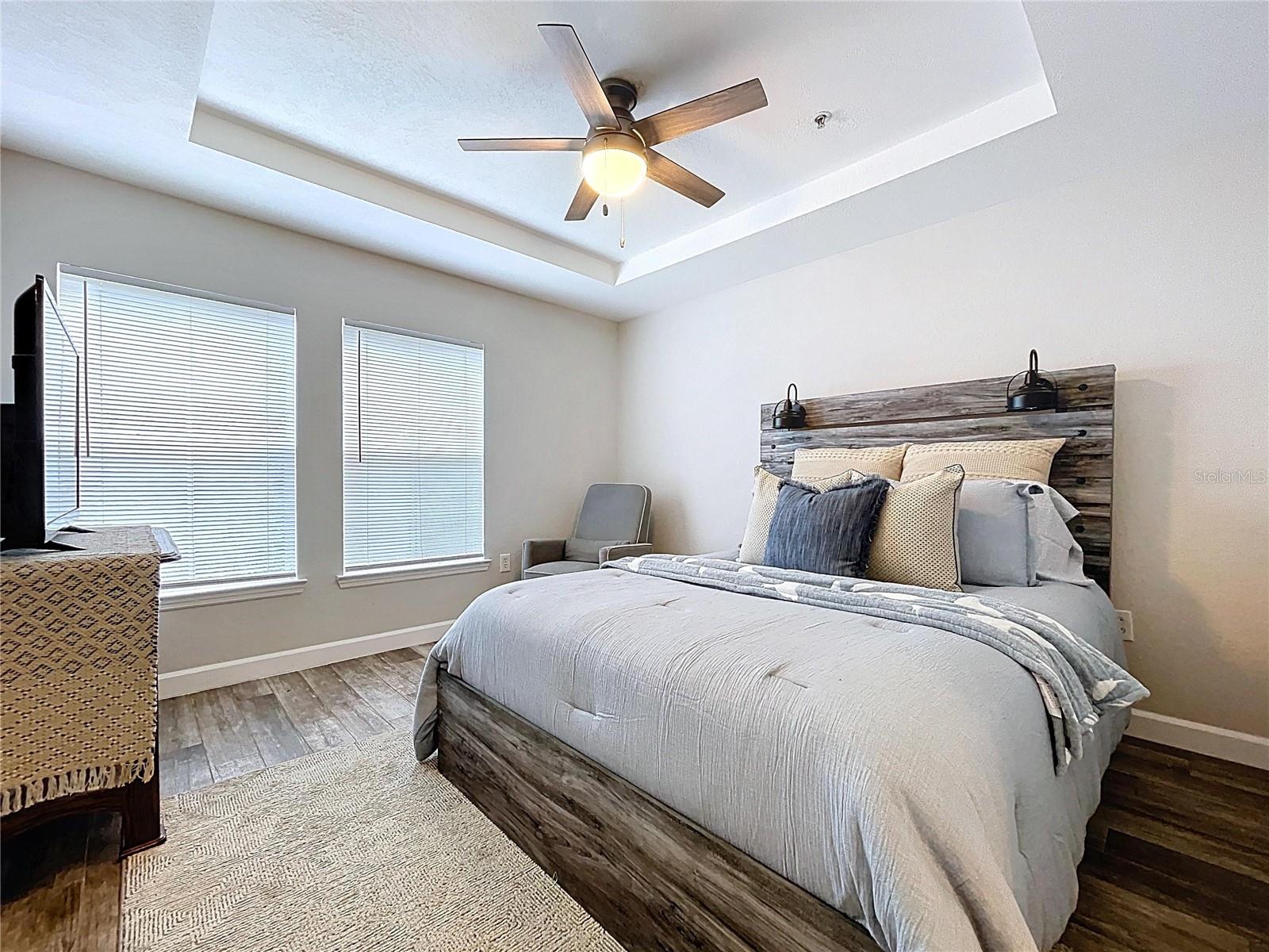 Listing photo id 1 for 18001 Richmond Place Drive 330