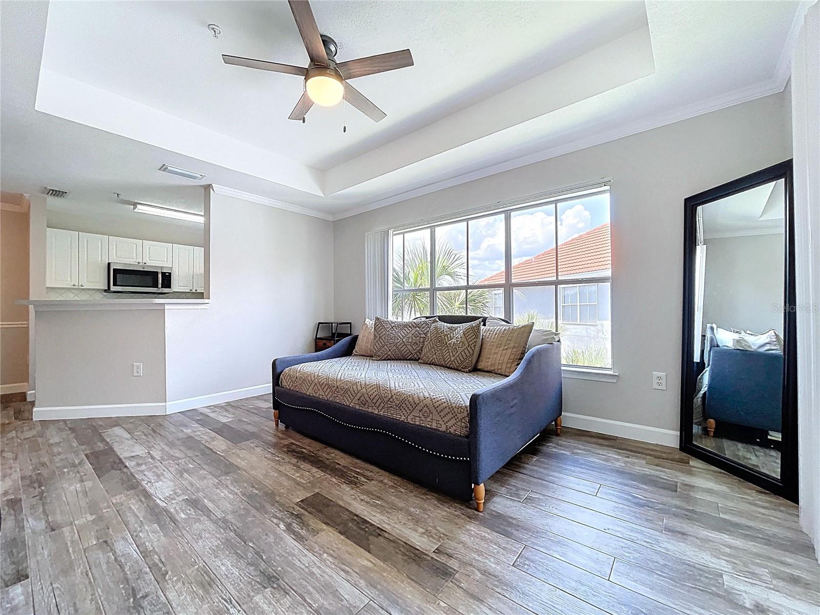 Listing photo id 2 for 18001 Richmond Place Drive 330