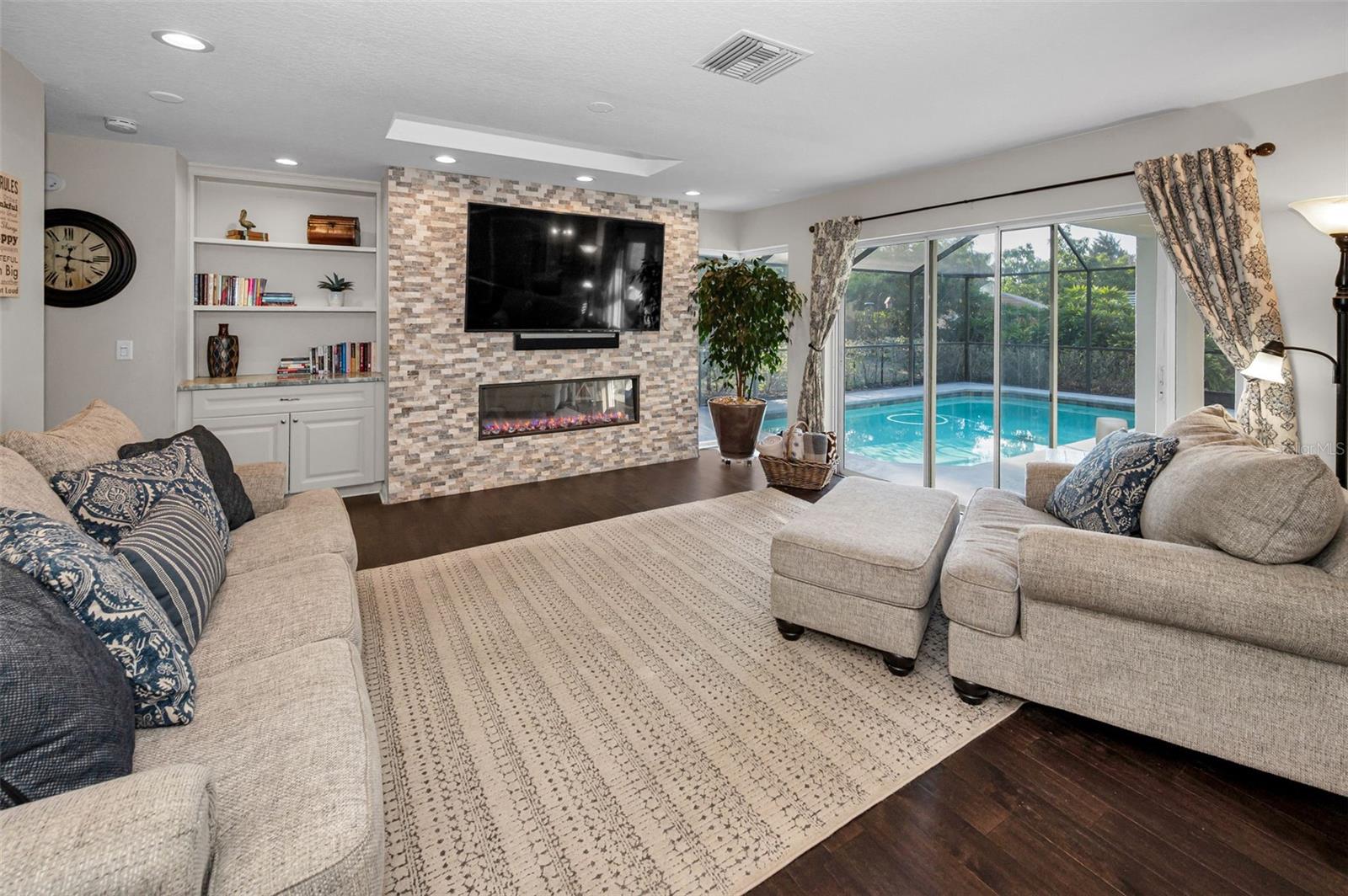 Image 20 of 48 For 3047 Lake Padgett Drive