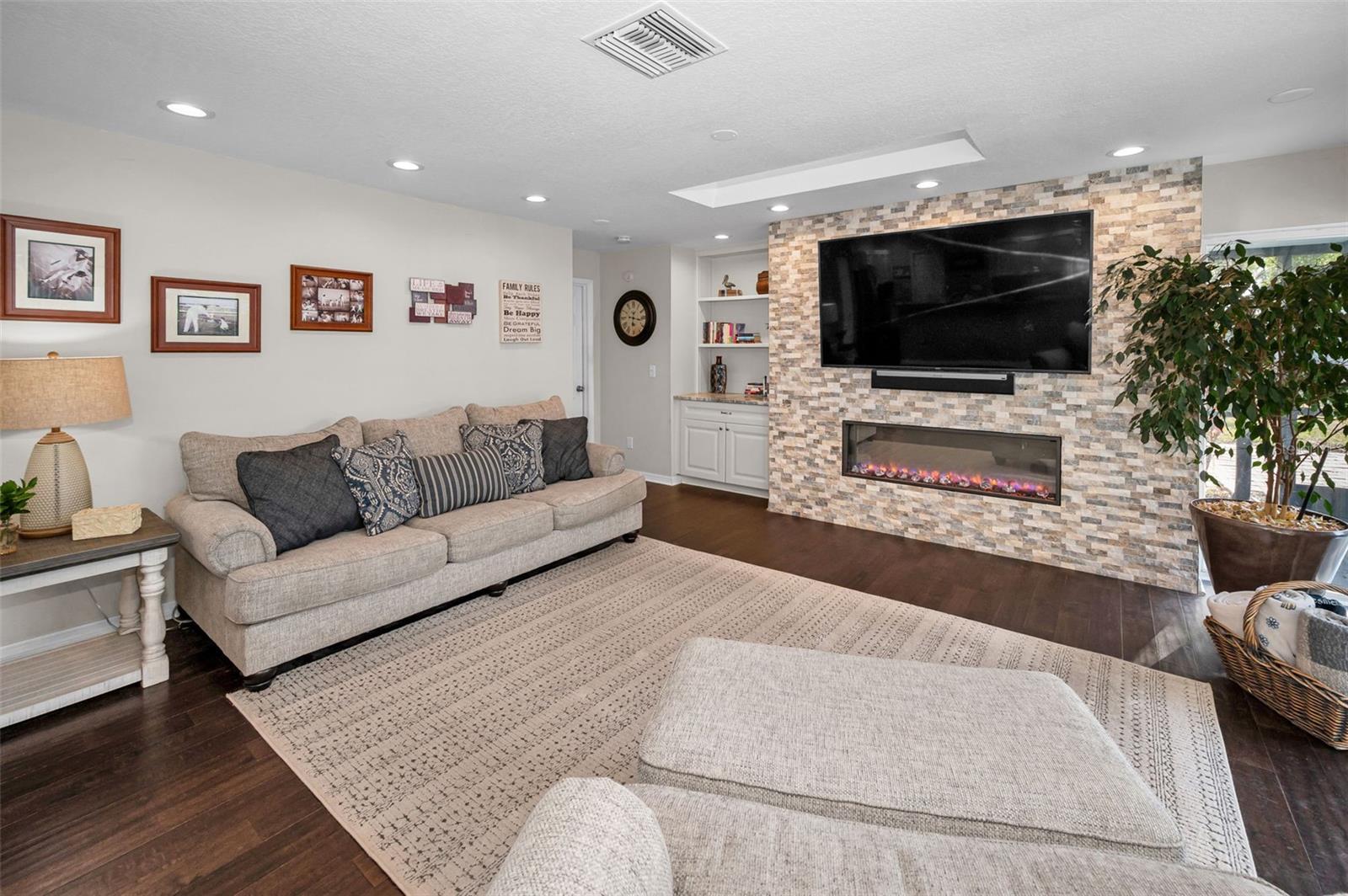 Image 21 of 48 For 3047 Lake Padgett Drive
