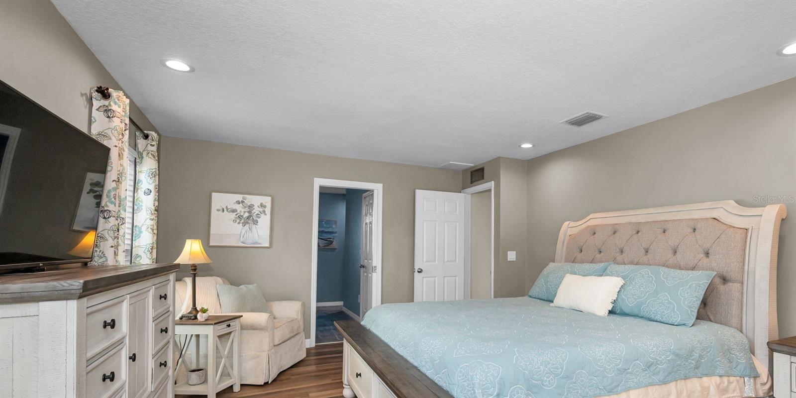 Image 25 of 48 For 3047 Lake Padgett Drive