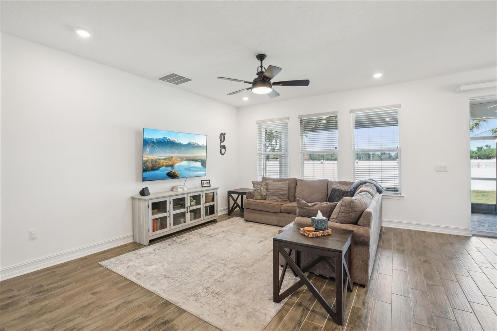 Image 11 of 54 For 10625 Cardera Drive