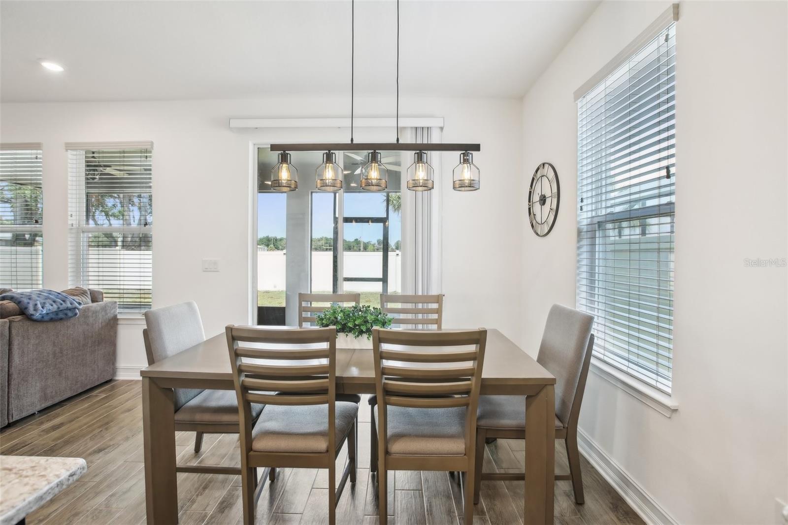 Image 16 of 54 For 10625 Cardera Drive