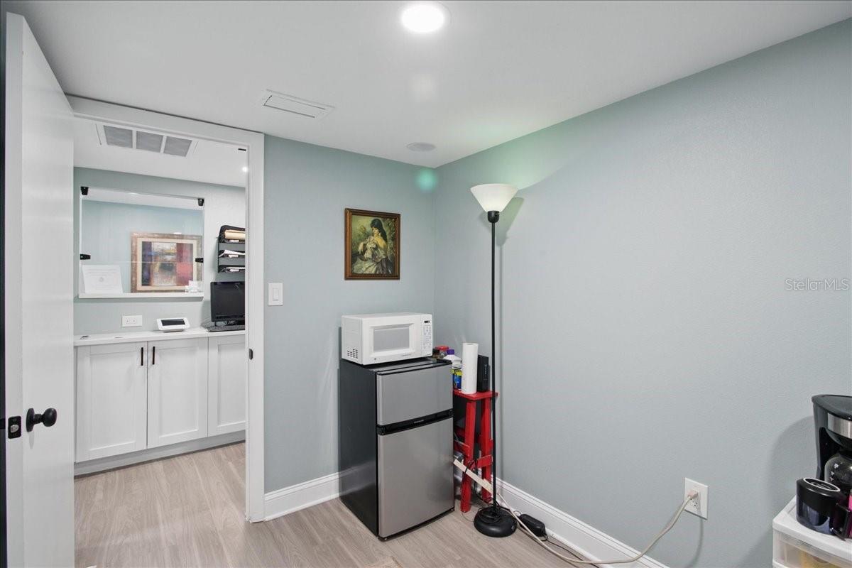 Listing photo id 10 for 4250 Bay To Bay Boulevard