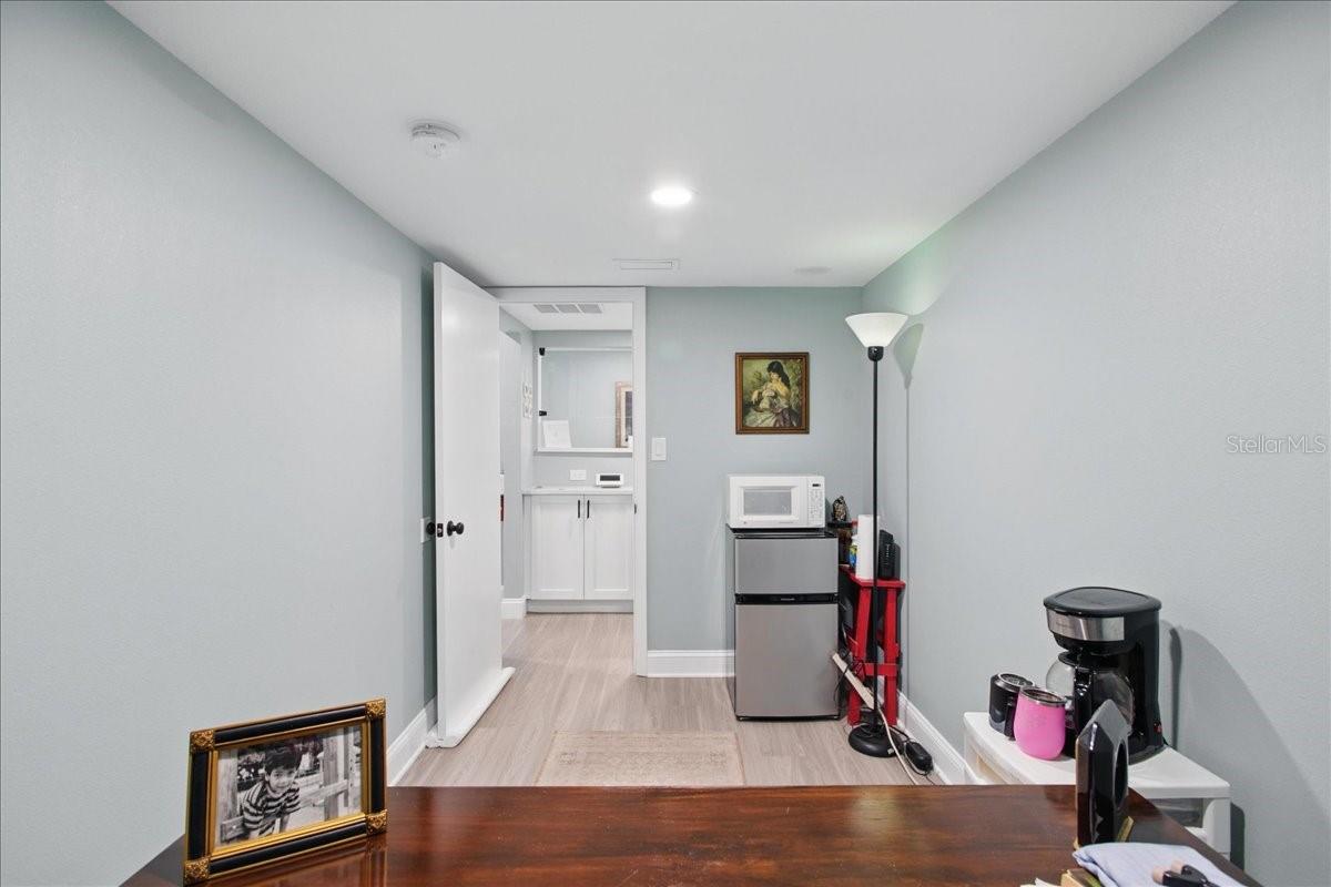 Listing photo id 11 for 4250 Bay To Bay Boulevard