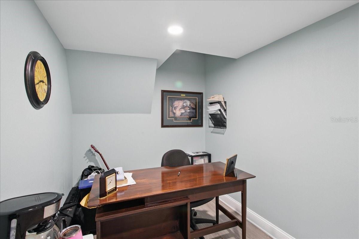 Listing photo id 12 for 4250 Bay To Bay Boulevard