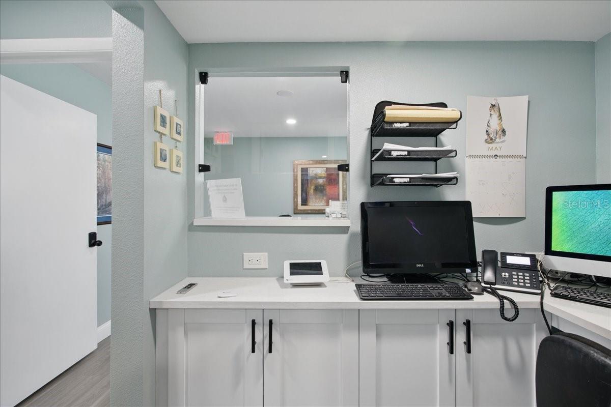 Listing photo id 15 for 4250 Bay To Bay Boulevard