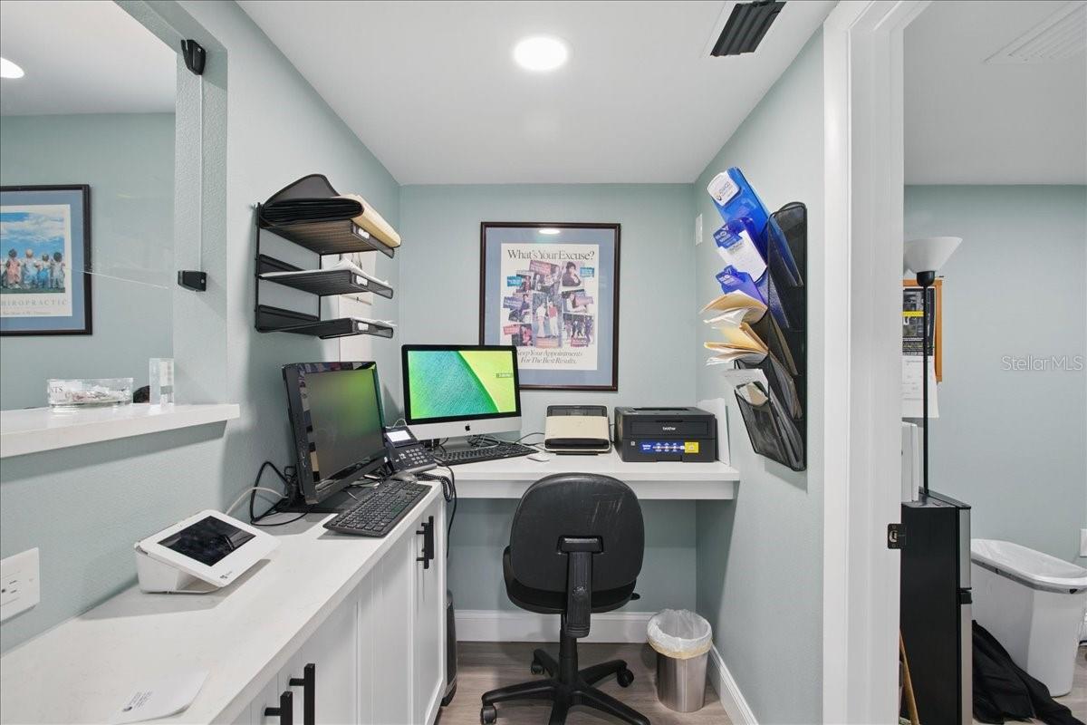 Listing photo id 16 for 4250 Bay To Bay Boulevard