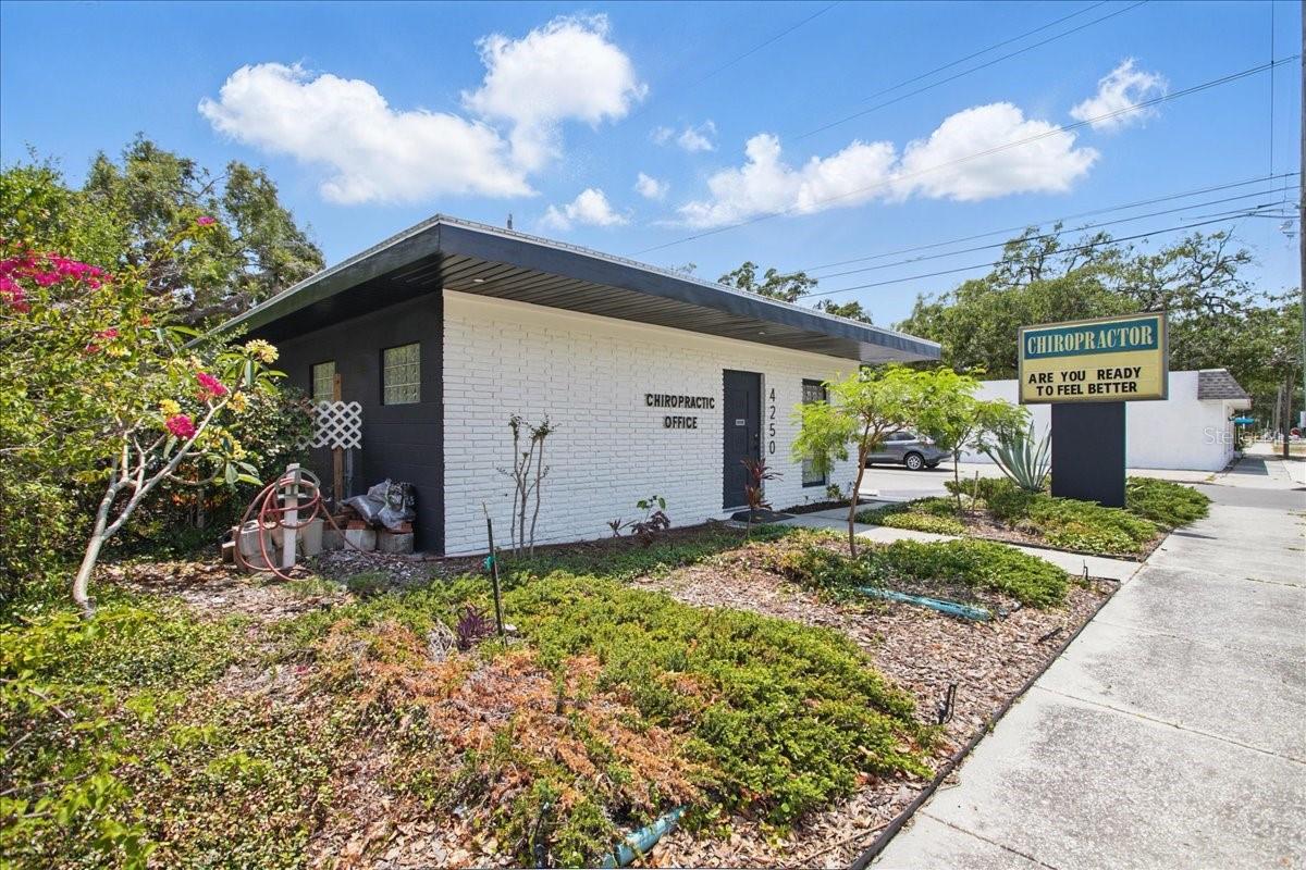 Listing photo id 0 for 4250 Bay To Bay Boulevard
