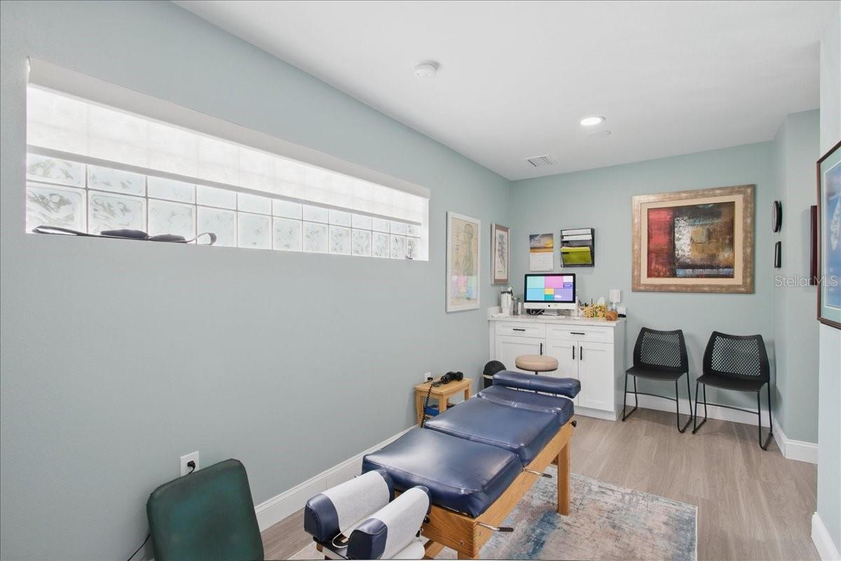 Listing photo id 18 for 4250 Bay To Bay Boulevard
