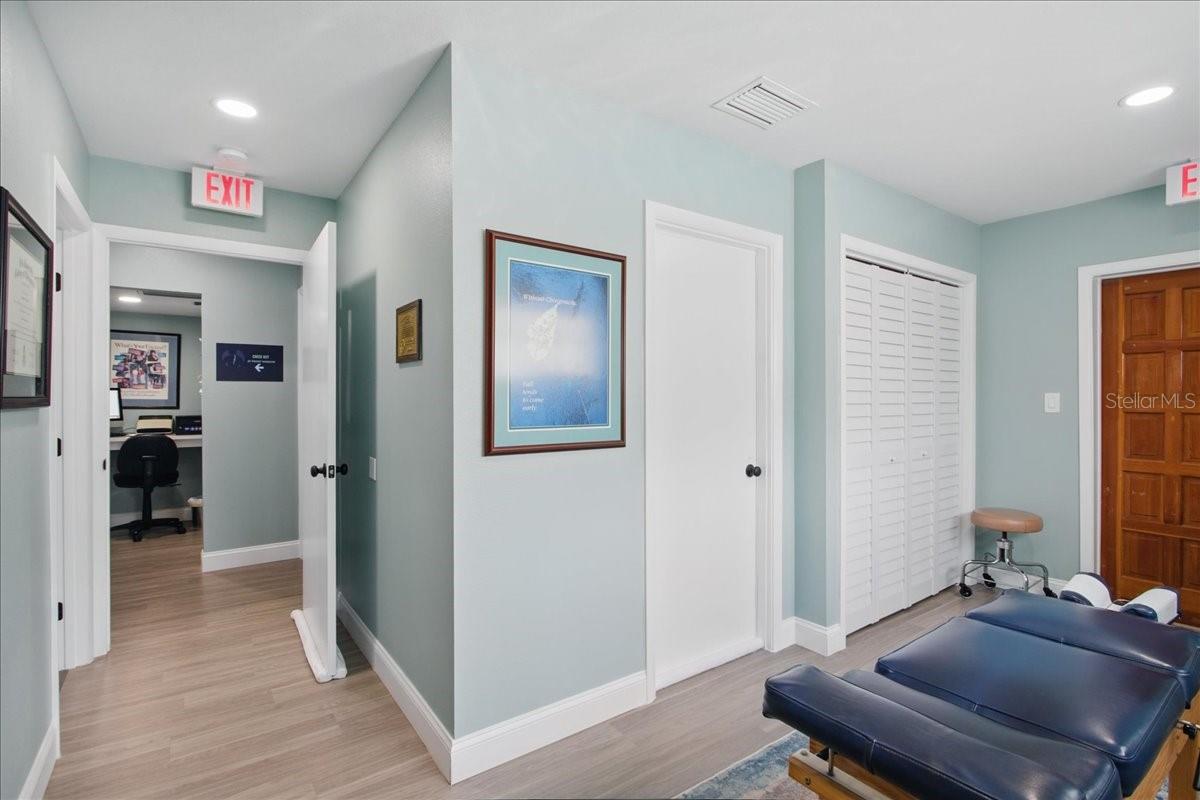 Listing photo id 20 for 4250 Bay To Bay Boulevard