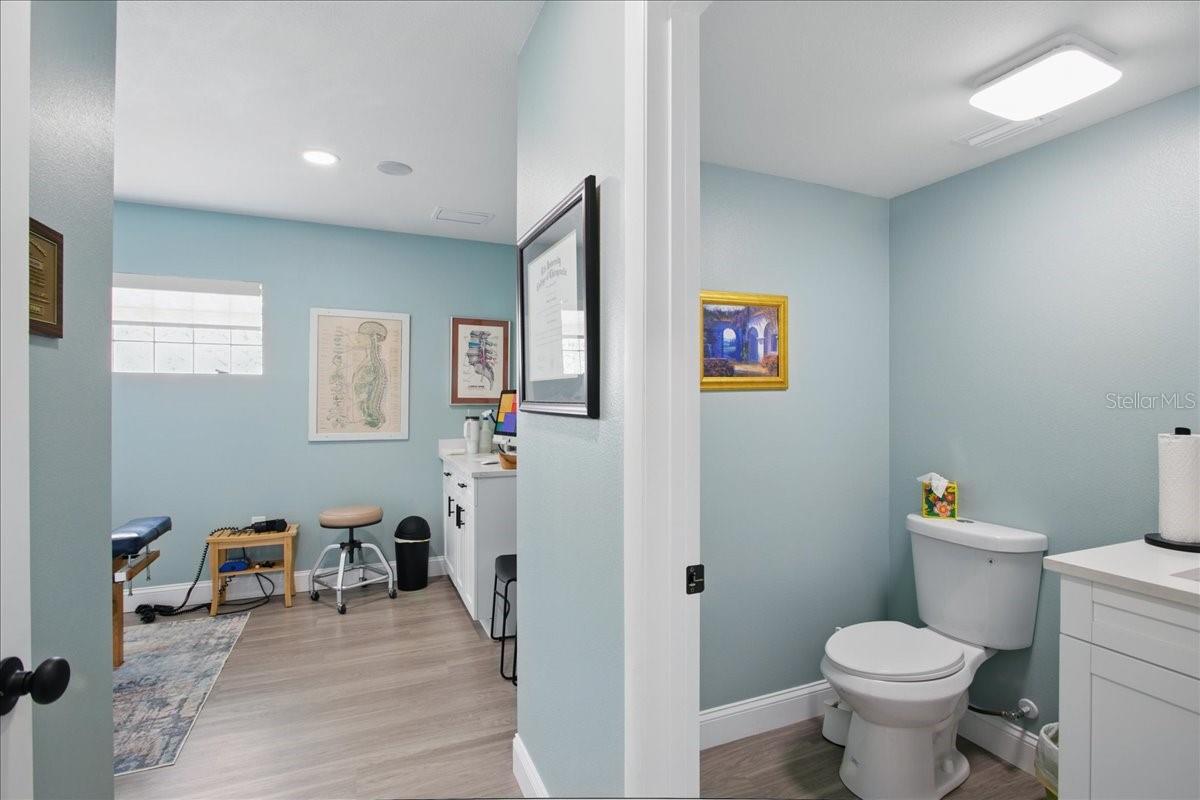 Listing photo id 22 for 4250 Bay To Bay Boulevard