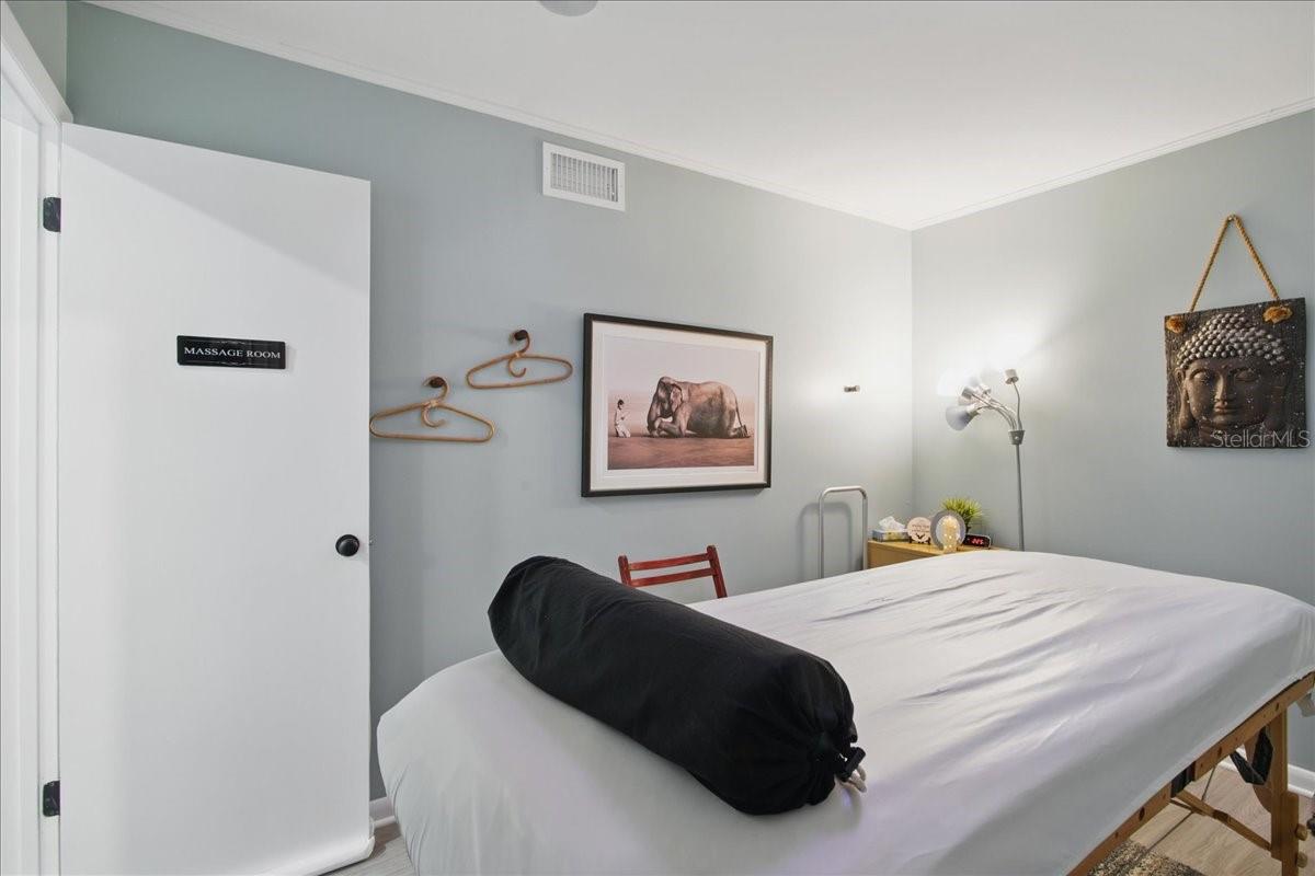 Listing photo id 25 for 4250 Bay To Bay Boulevard