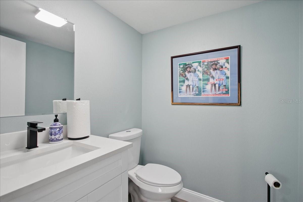 Listing photo id 29 for 4250 Bay To Bay Boulevard