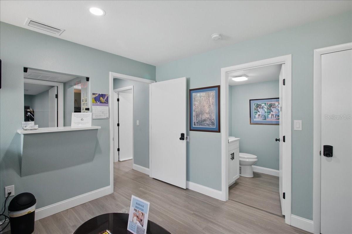 Listing photo id 30 for 4250 Bay To Bay Boulevard