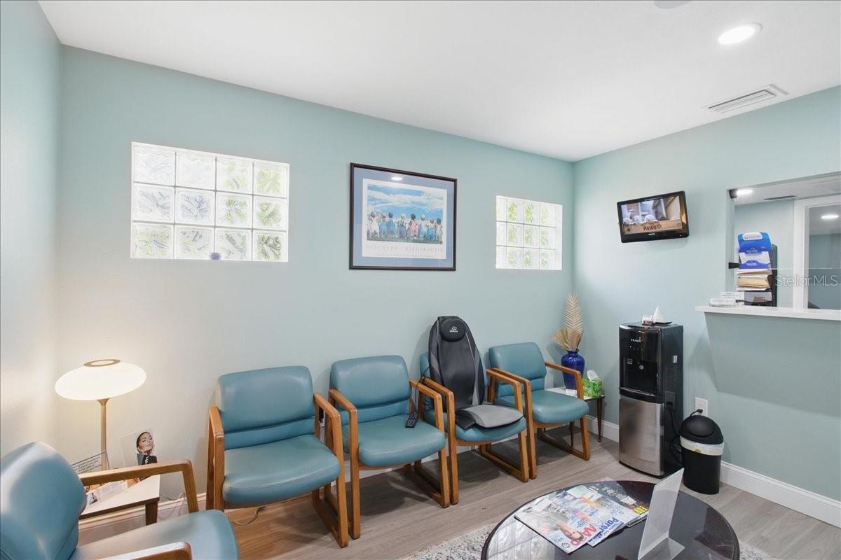 Listing photo id 31 for 4250 Bay To Bay Boulevard