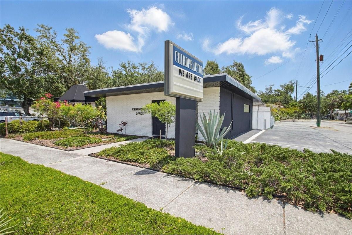 Listing photo id 2 for 4250 Bay To Bay Boulevard