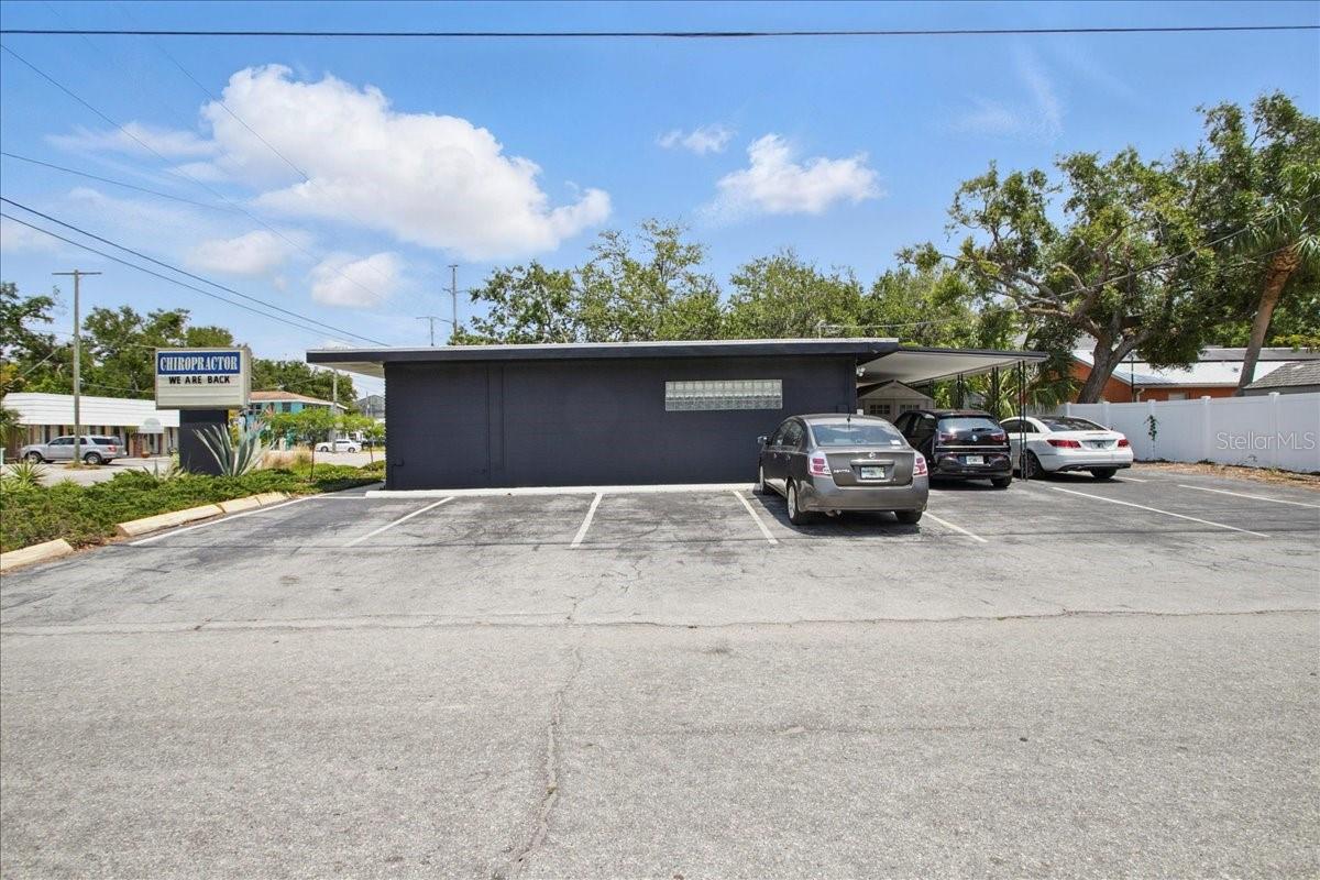 Listing photo id 3 for 4250 Bay To Bay Boulevard