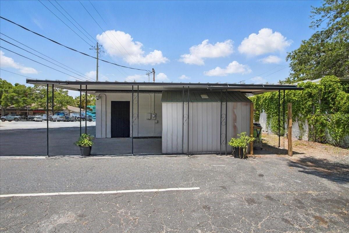 Listing photo id 6 for 4250 Bay To Bay Boulevard
