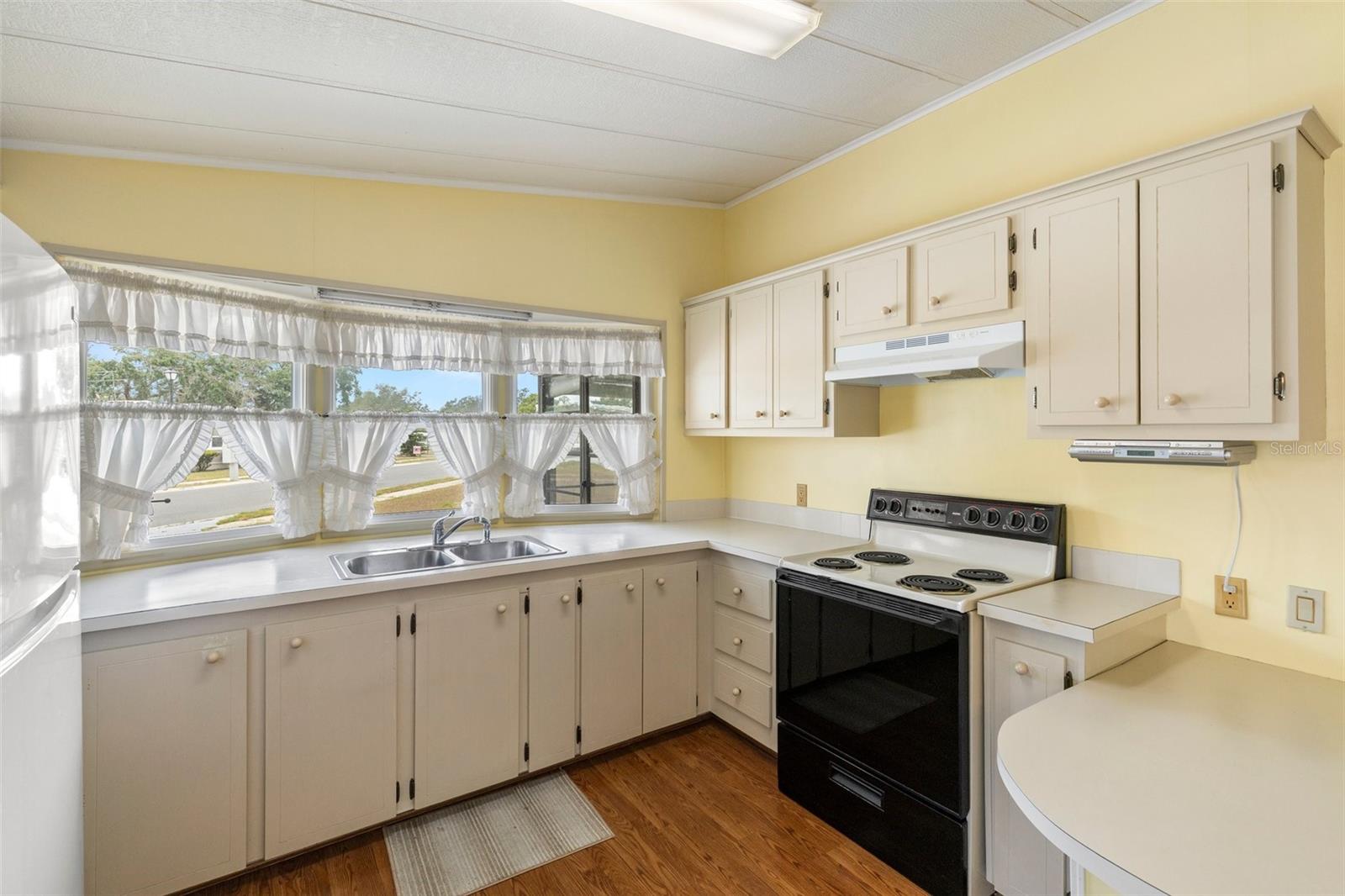 Image 4 of 27 For 5544 Caprice Way