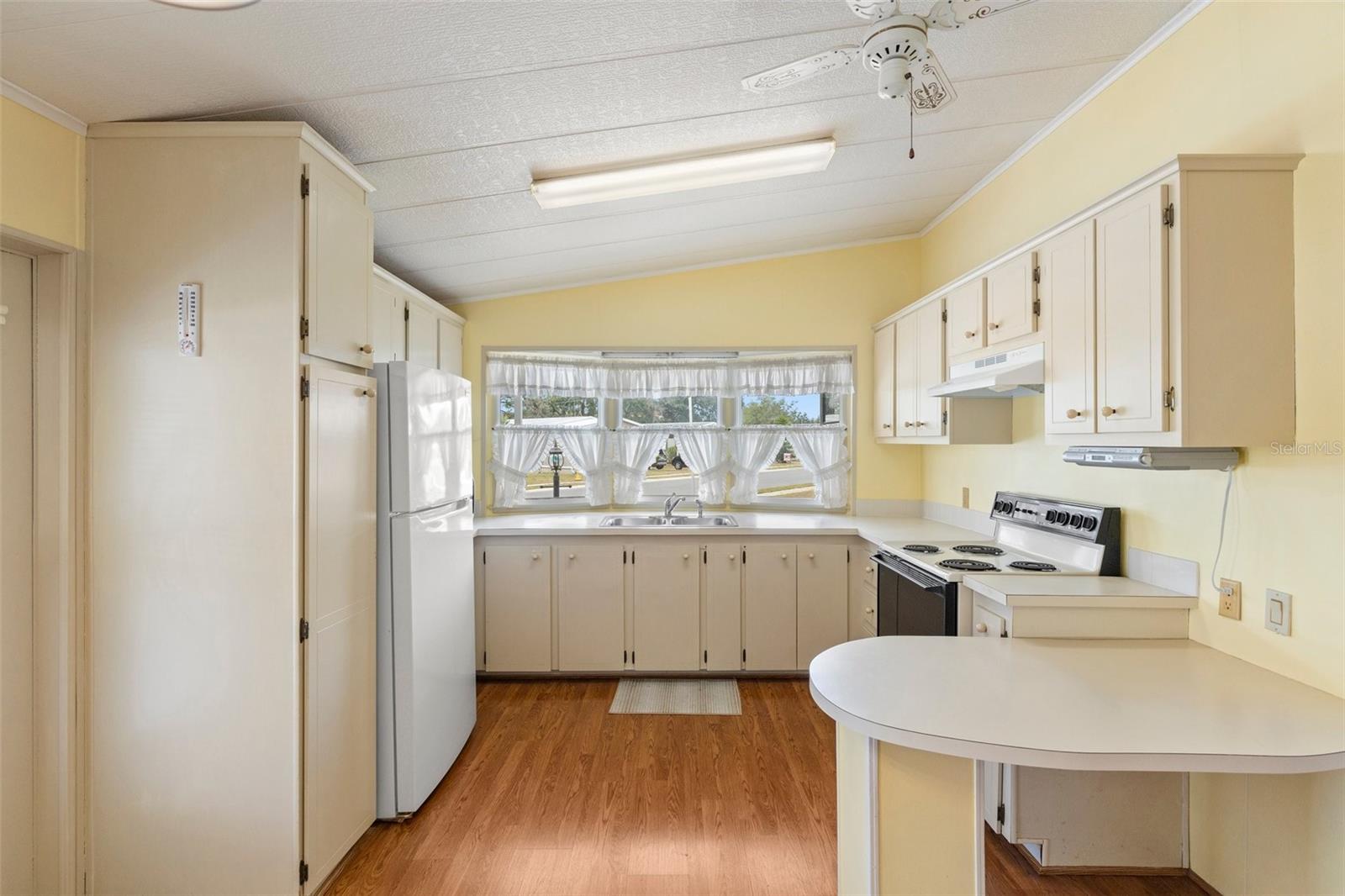 Image 7 of 27 For 5544 Caprice Way