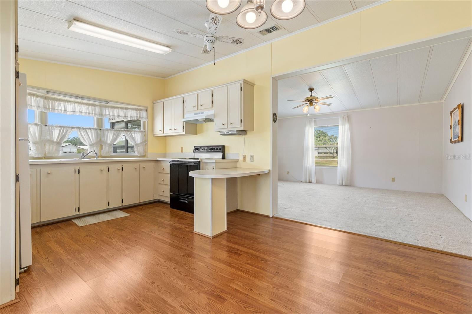 Image 9 of 27 For 5544 Caprice Way