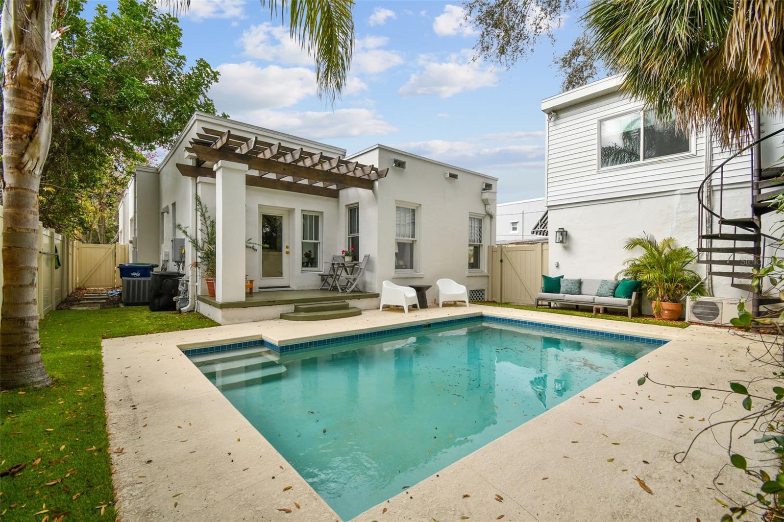 Image 35 of 45 For 2911 Estrella Street