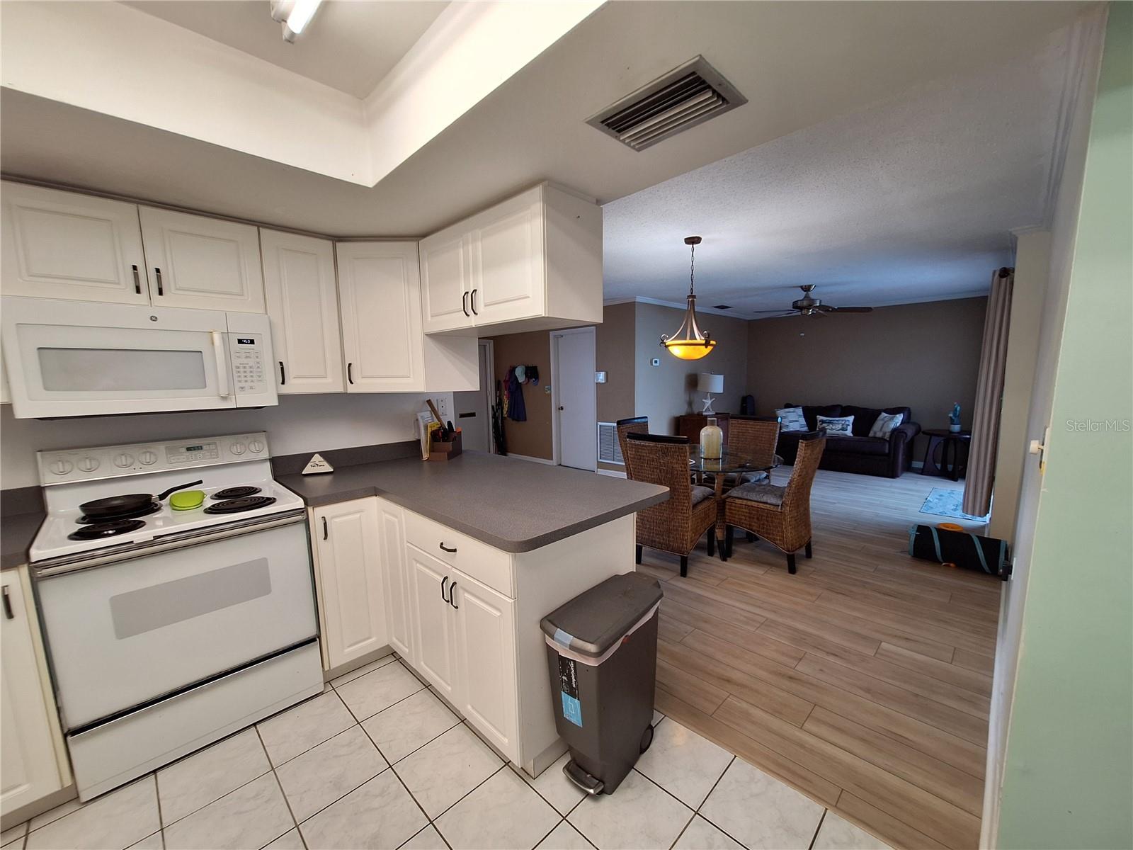Image 17 of 66 For 5404 Springwood Boulevard 5404