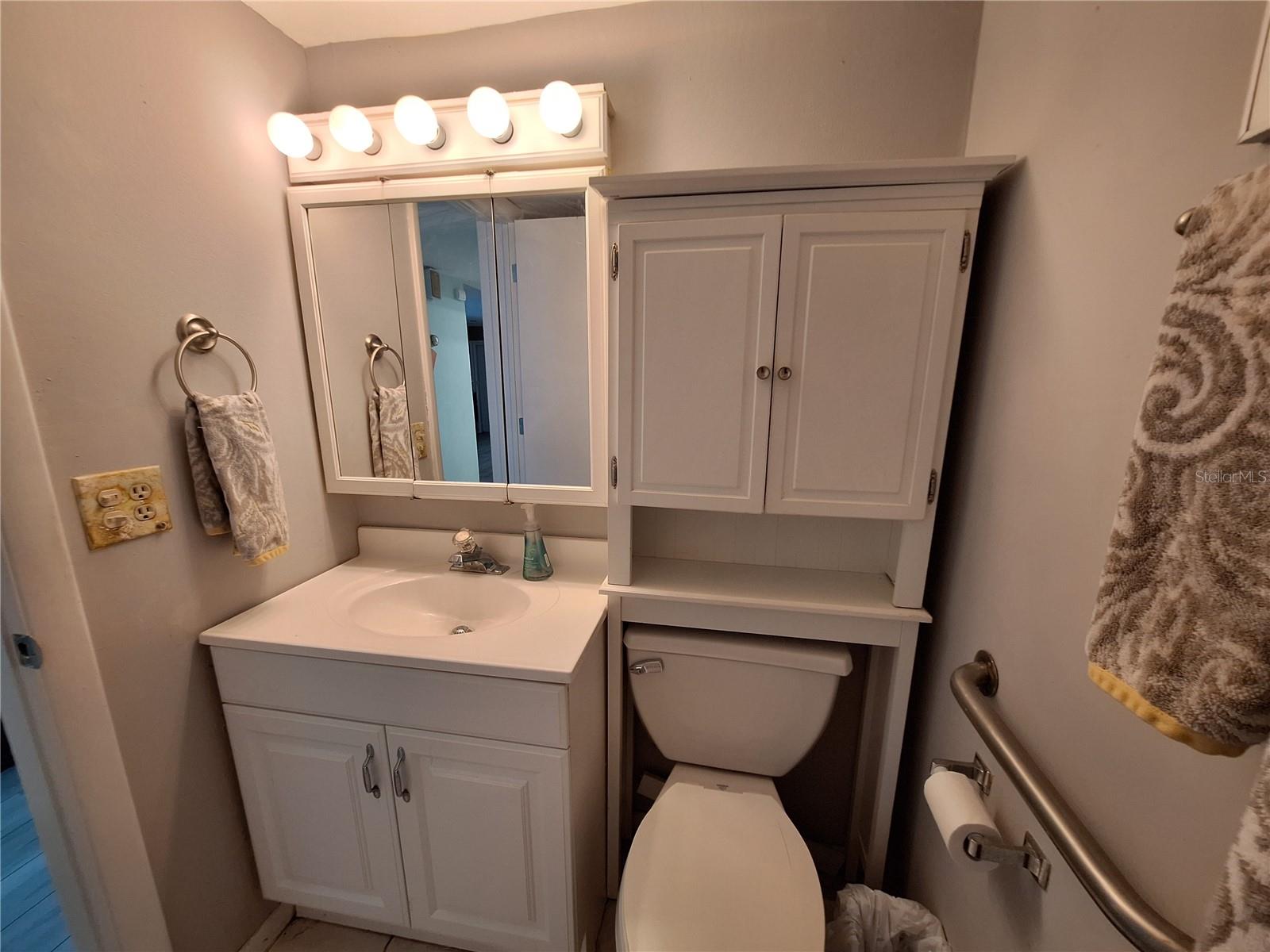 Image 24 of 66 For 5404 Springwood Boulevard 5404