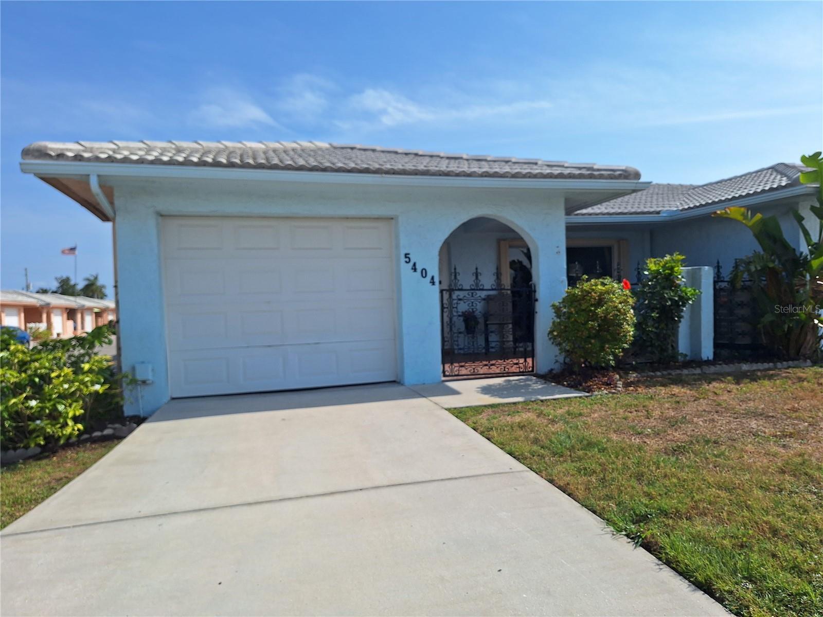Image 3 of 66 For 5404 Springwood Boulevard 5404