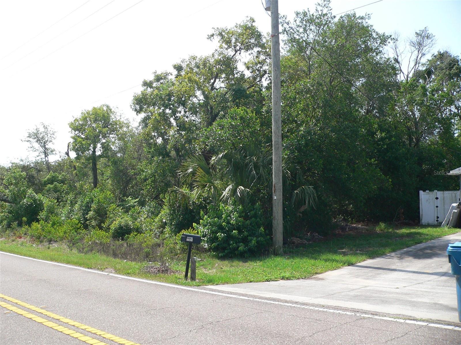 Listing photo id 1 for 11407 Linden Drive
