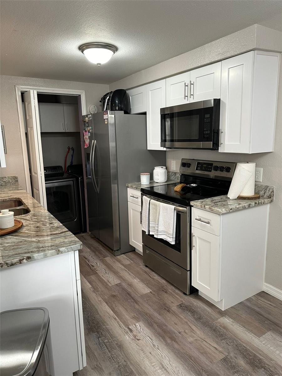 Listing photo id 15 for 7525 Arbordale Drive