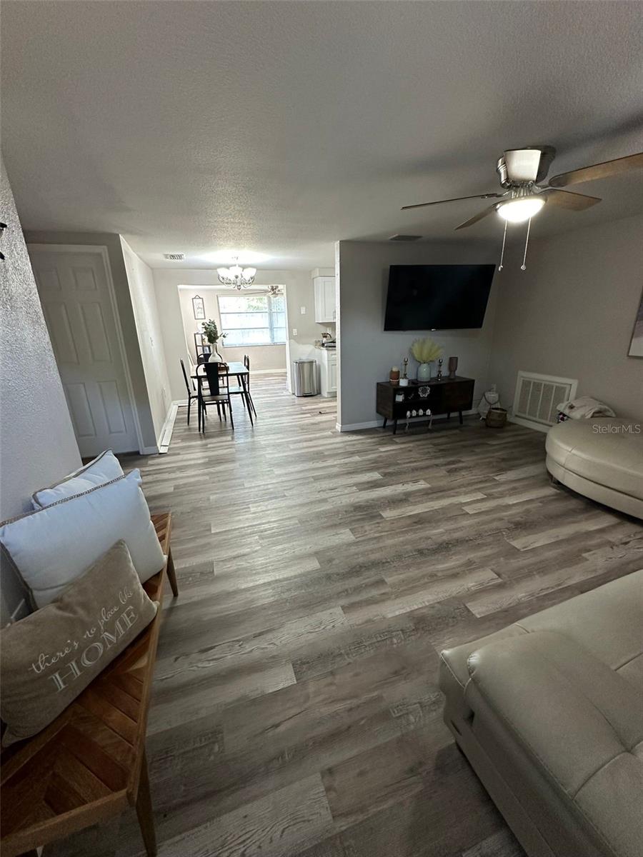Listing photo id 16 for 7525 Arbordale Drive