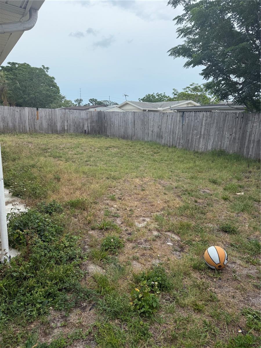 Listing photo id 17 for 7525 Arbordale Drive