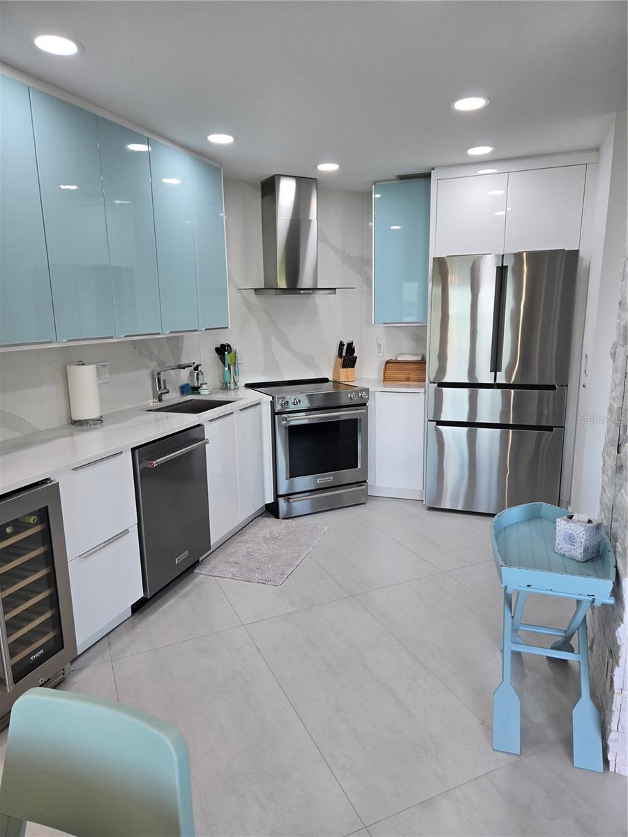 Image 5 of 23 For 1515 Pinellas Bayway S 70