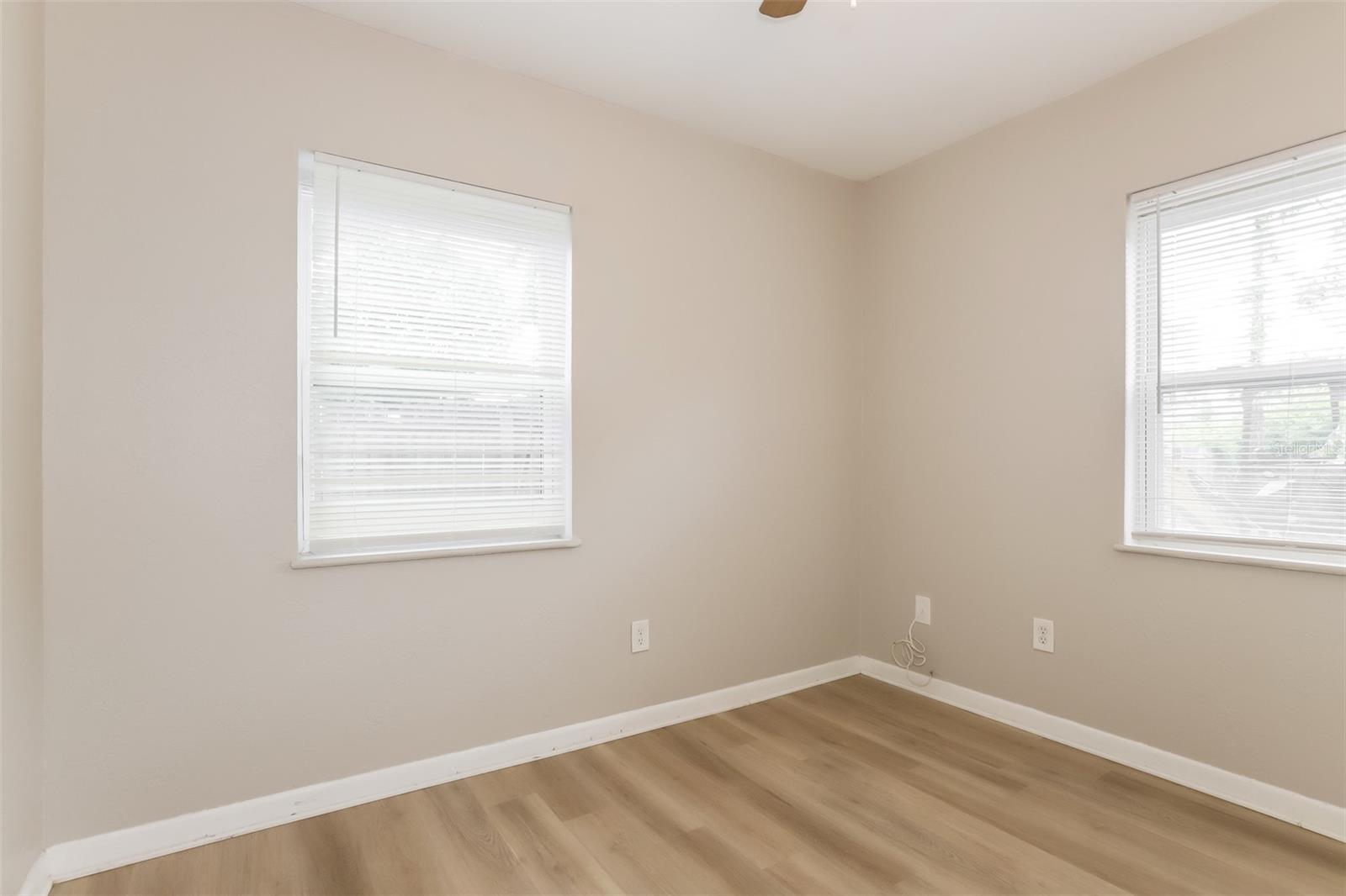 Image 10 of 15 For 1533 Canterbury Road N