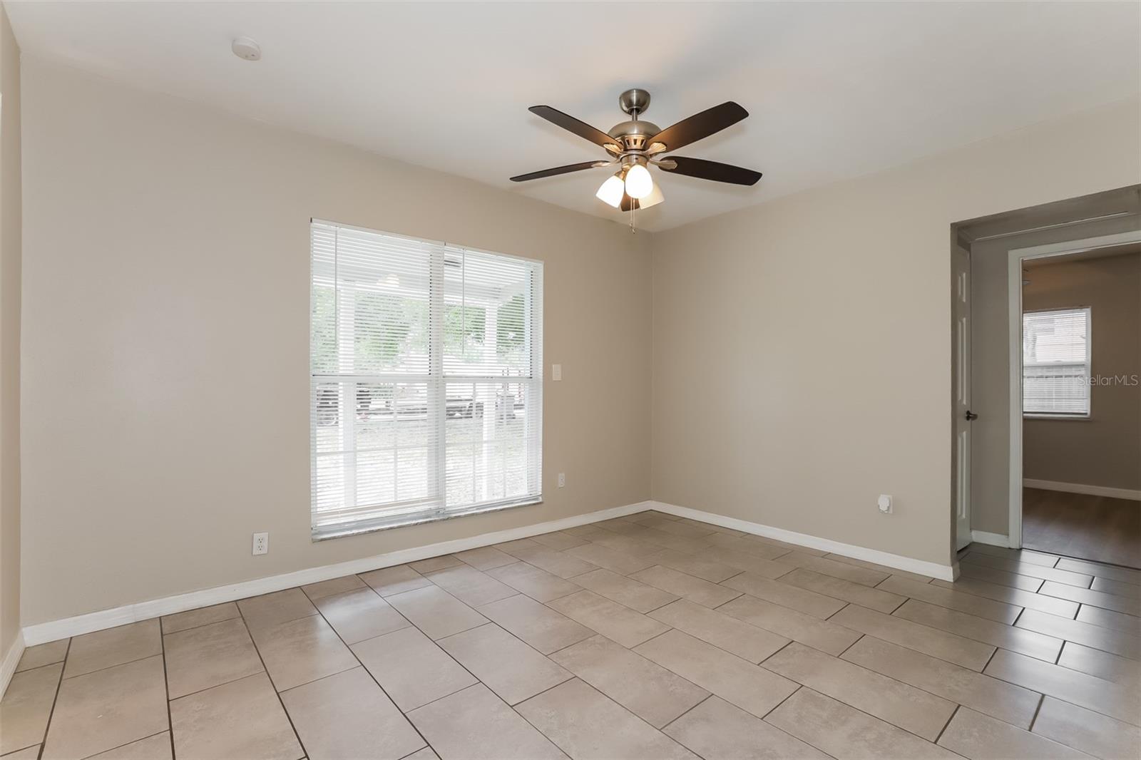 Image 4 of 15 For 1533 Canterbury Road N