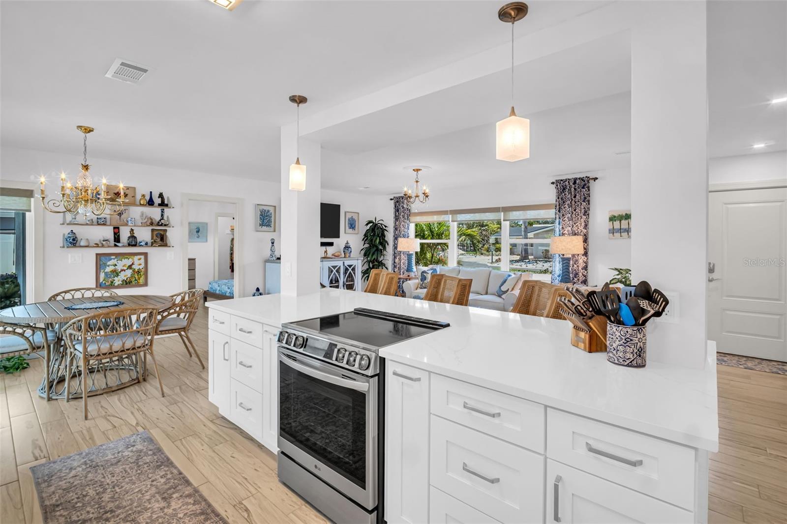 Image 15 of 47 For 1769 Brookside Boulevard