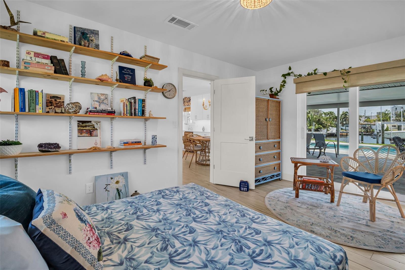 Image 18 of 47 For 1769 Brookside Boulevard