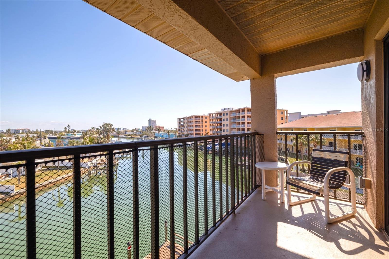 Listing photo id 12 for 145 116th Avenue 404