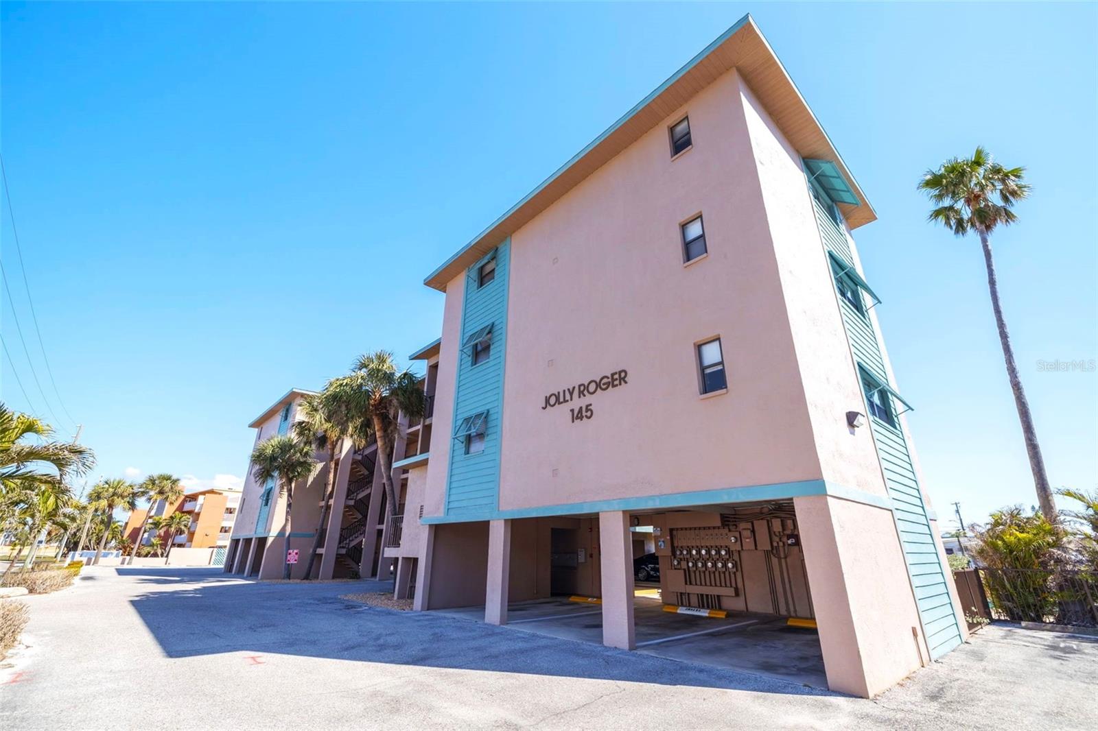 Listing photo id 0 for 145 116th Avenue 404