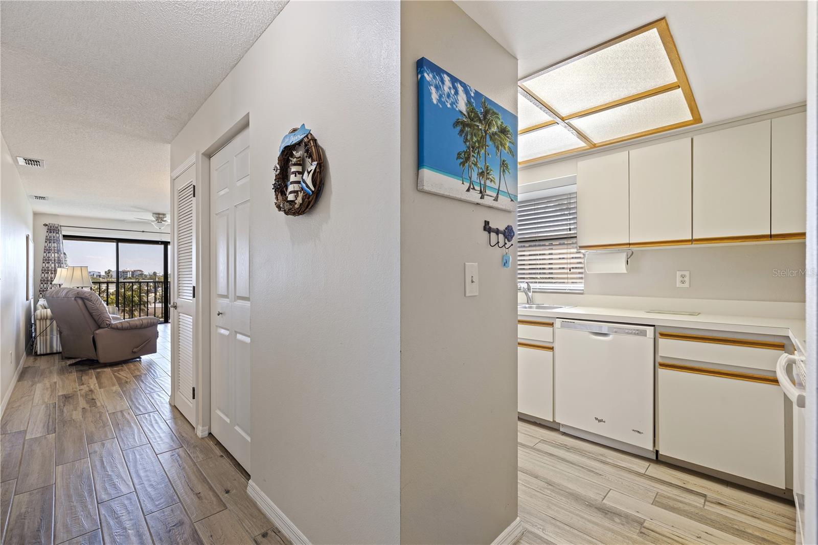 Listing photo id 1 for 145 116th Avenue 404