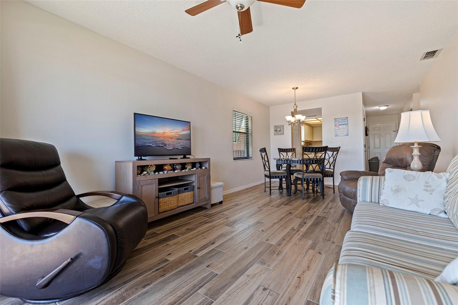 Listing photo id 5 for 145 116th Avenue 404