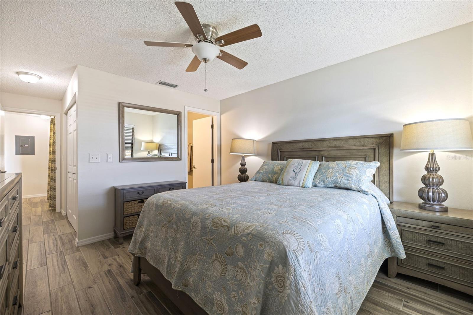 Listing photo id 7 for 145 116th Avenue 404
