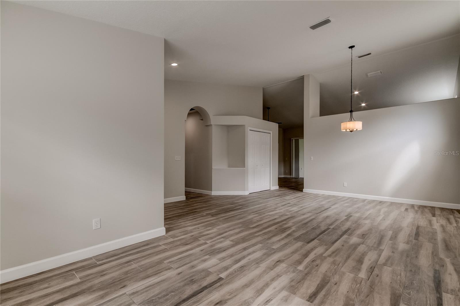 Image 11 of 44 For 10426 Springrose Drive