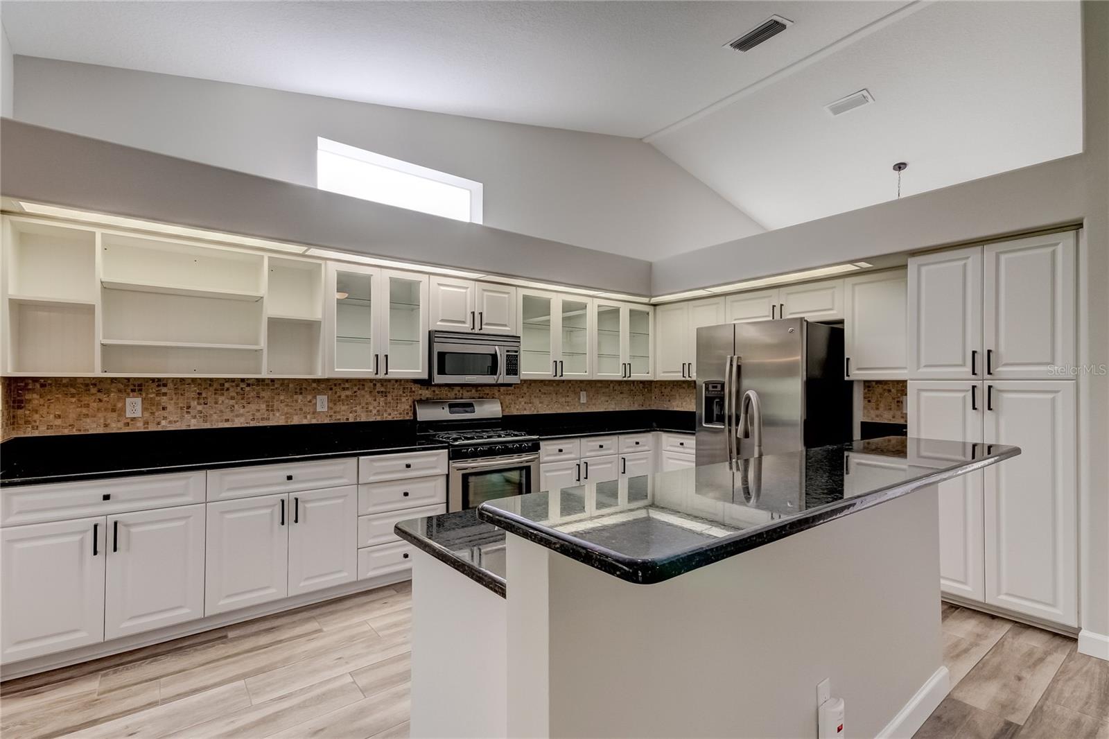Image 26 of 44 For 10426 Springrose Drive