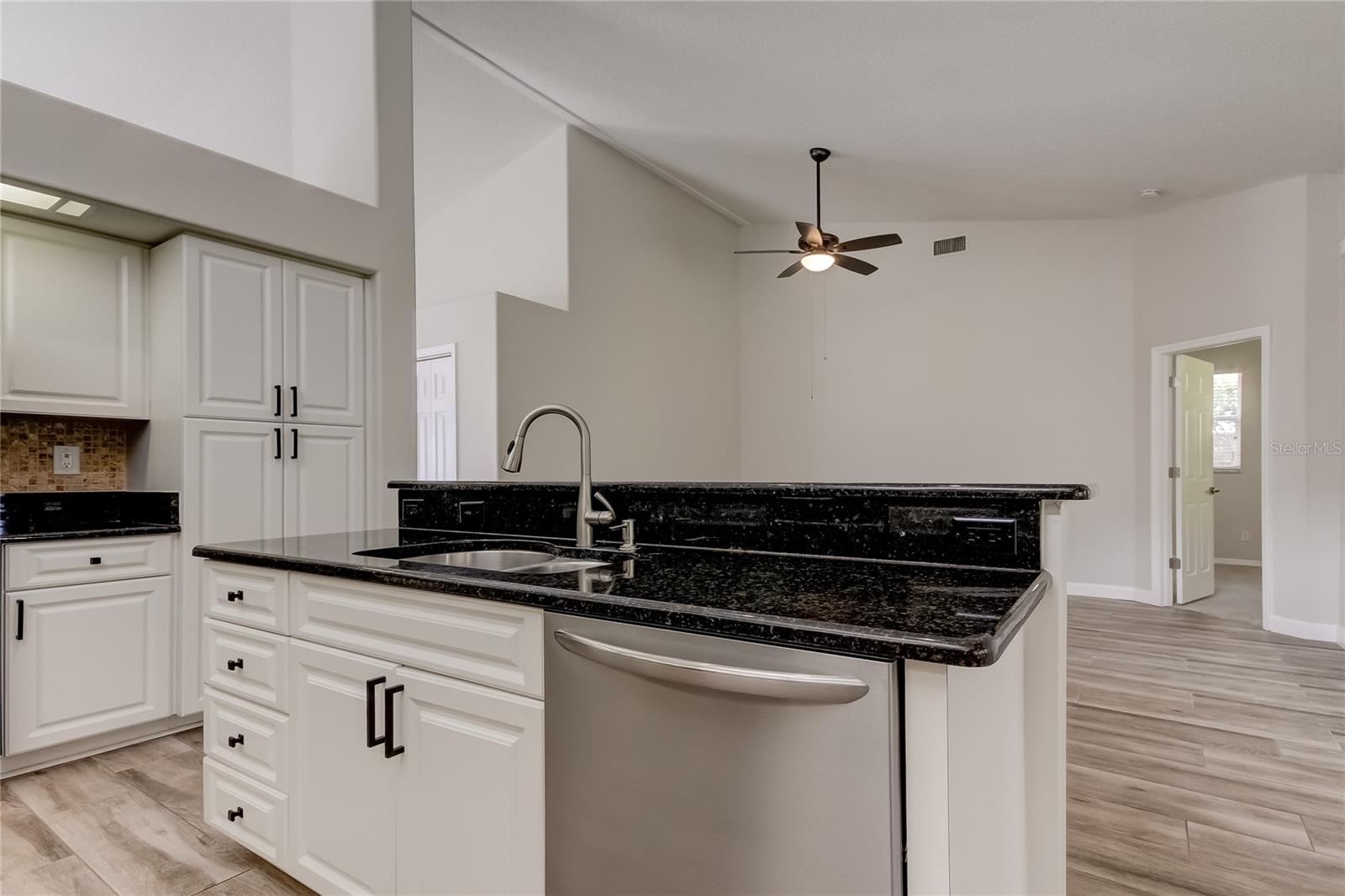 Image 33 of 44 For 10426 Springrose Drive