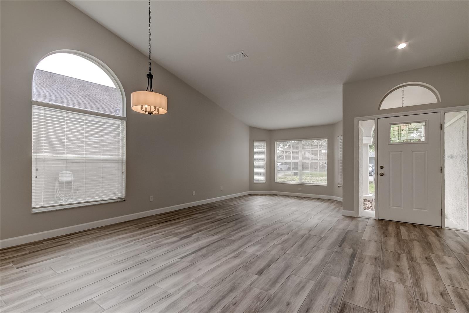 Image 5 of 44 For 10426 Springrose Drive